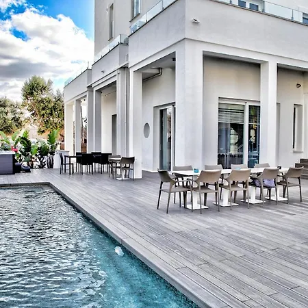 Del Mar Villa