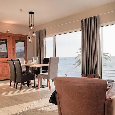 Del Mar Villa *
